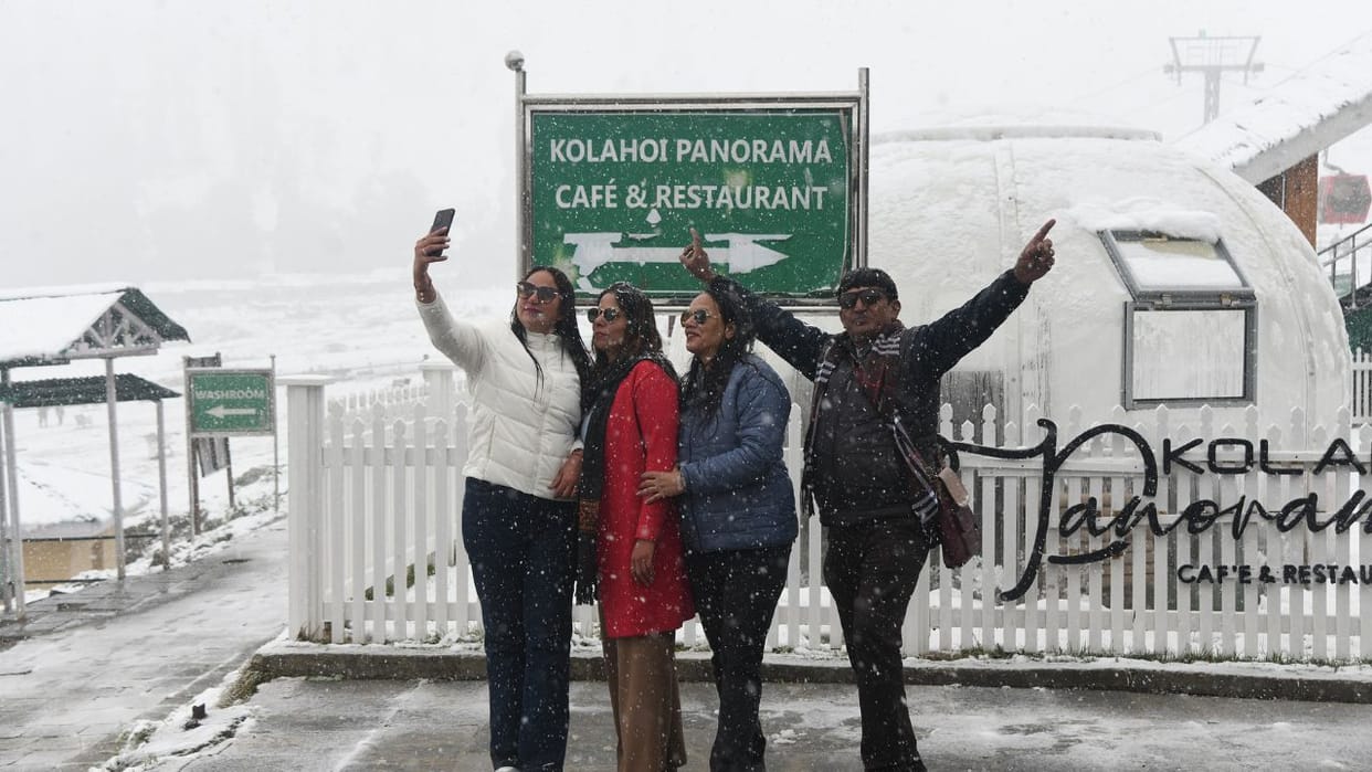 The first snowfall of the season at Kangdoori in Gulmarg brought smiles on the faces of tourists.