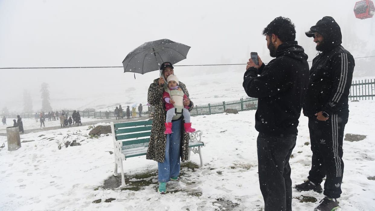 Weather: arrival of western disturbance will change country's weather; rain, snowfall in mountains imd updates