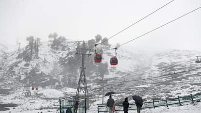 Snowfall alert in 16 districts of Kashmir and Jammu, leave of PWD workers postponed