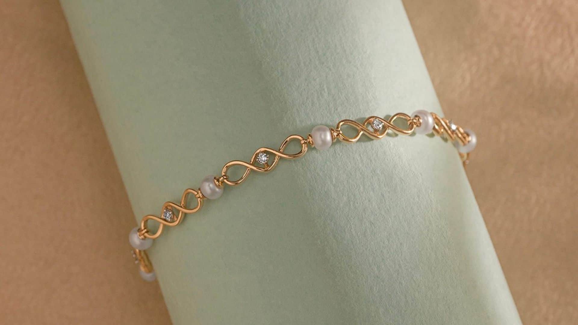 Karwa Chauth 2025 gold bracelet for women design with price gold and dimond disprj