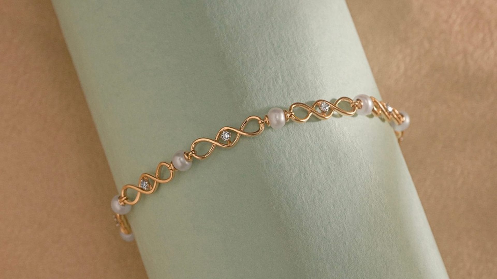 Karwa Chauth 2025 gold bracelet for women design with price gold and dimond disprj