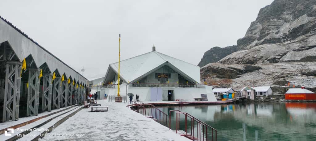 Uttarakhand Weather changes heavy rainfall in Plains and snowfall in Kedarnath and Hemkund Sahib photos