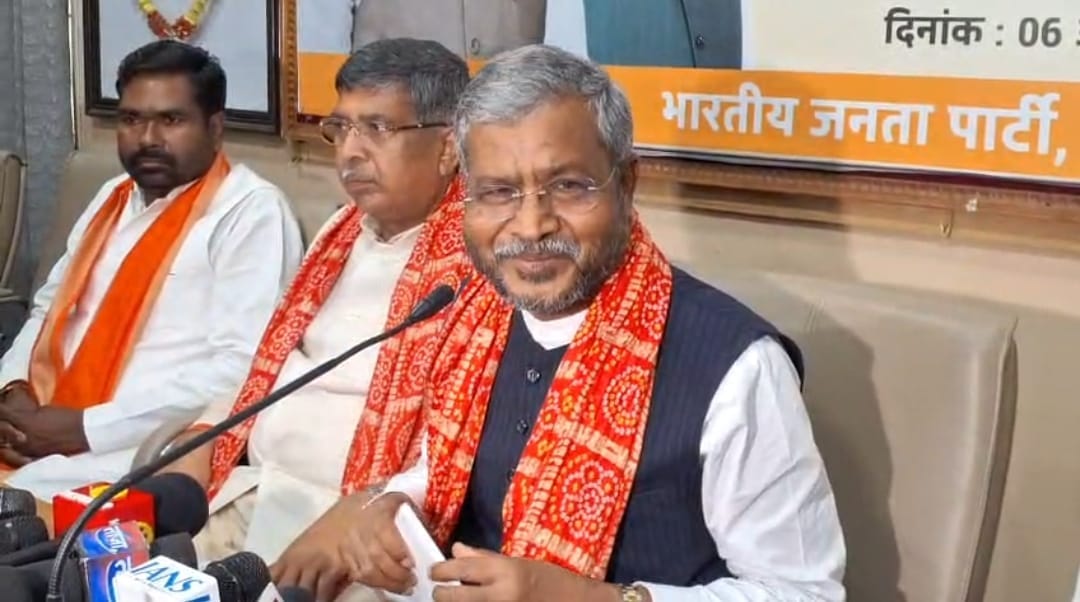 Babulal Marandi got angry in the meeting of Simdega district administration, accused Soren government of relig