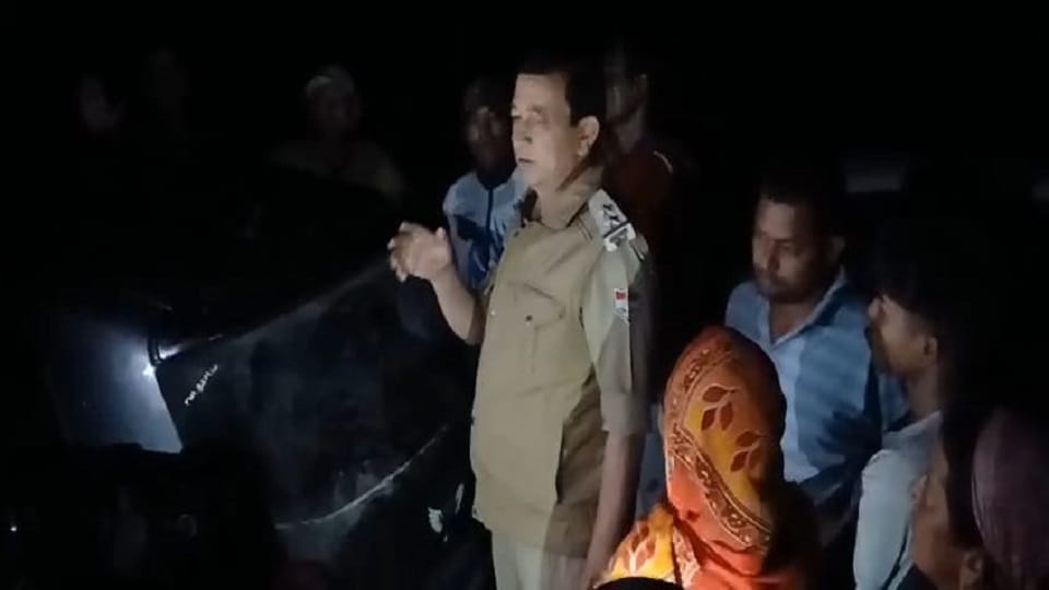 Women and Youth Mangal Dal got a huge quantity of liquor seized in bageshwar