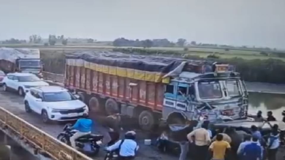 Muzaffarnagar: A young man and a girl who returned from abroad died in an accident, the couple got injured