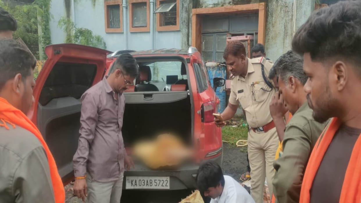 Bhopal News: Bajrang Dal seizes car full of meat, smuggler absconds