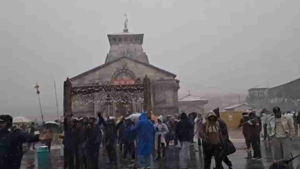 Due to bad weather Kedarnath pilgrimage was halted from afternoon pilgrims were moved to safe locations