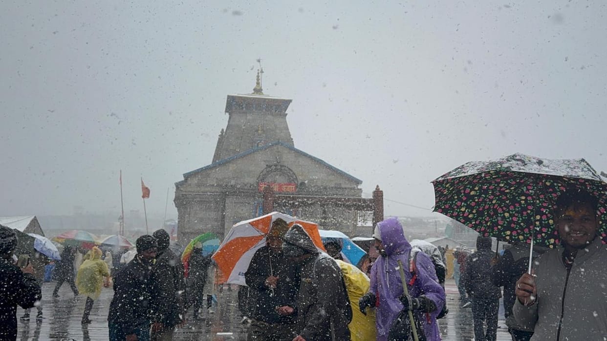 Uttarakhand Weather changes heavy rainfall in Plains and snowfall in Kedarnath and Hemkund Sahib photos