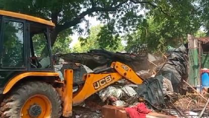 1.8 acres of land freed from encroachment by running bulldozer in KGMU campus in Lucknow
