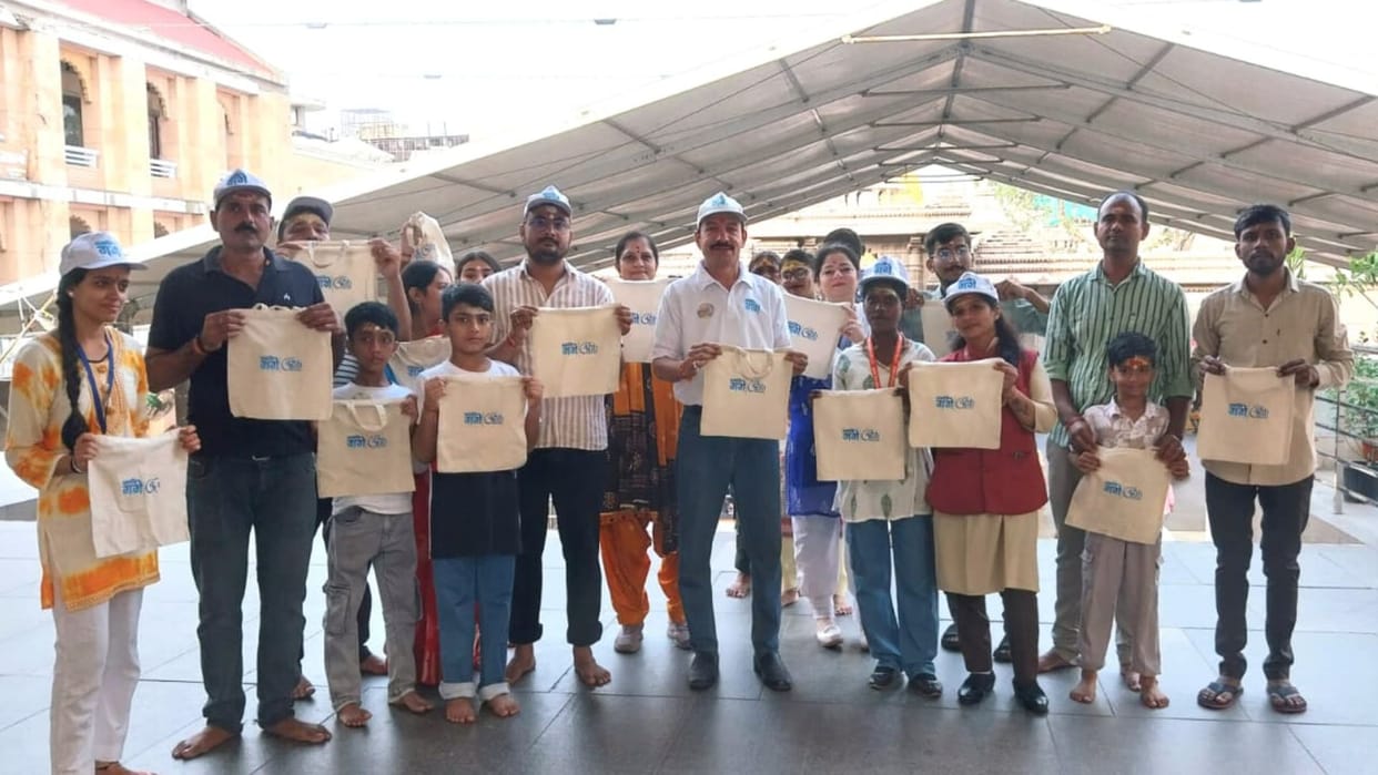 Namami Gange distributed cloth bags among devotees at Kashi Vishwanath Dham