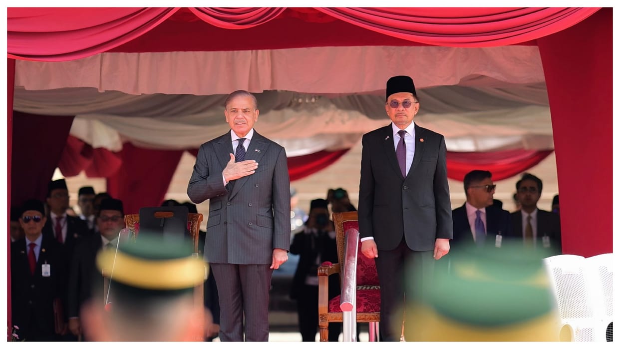 pakistan pm shehbaz sharif malaysia visit turns joint briefing into mushaira