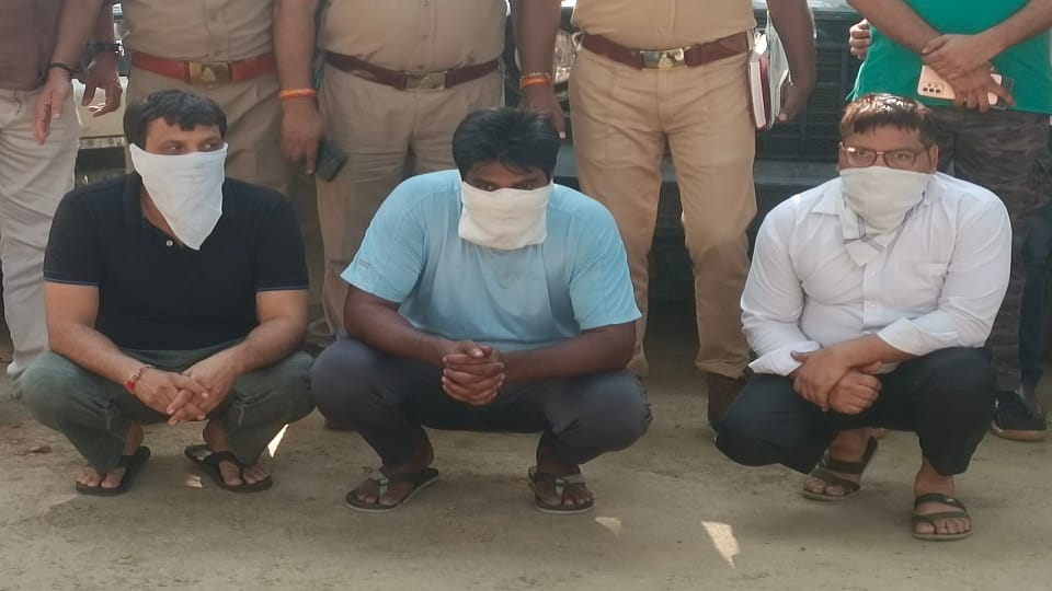 Muzaffarnagar: Busted for financing and selling luxury cars on fake RC, RTO clerk mastermind