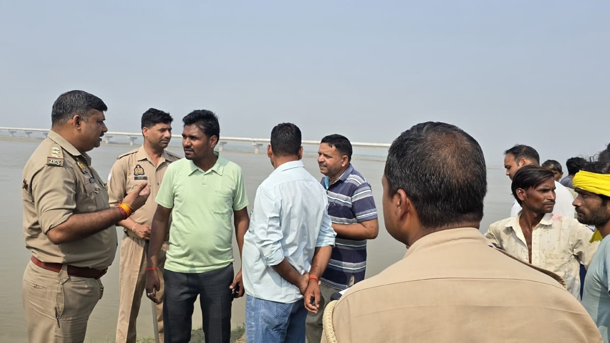 school girl drowned in the Ramganga River her friend was missing in Bareilly