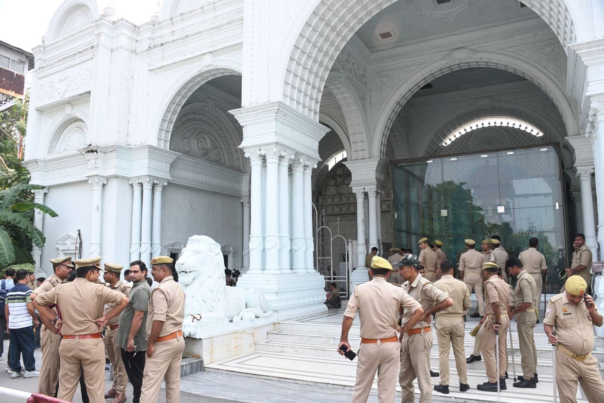 UP: Saharashree's wife removes her belongings from Sahara City home, has altercation with officials