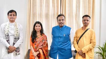 विनोद तावड़े और नित्यानंद राय के साथ मैथिली ठाकुर