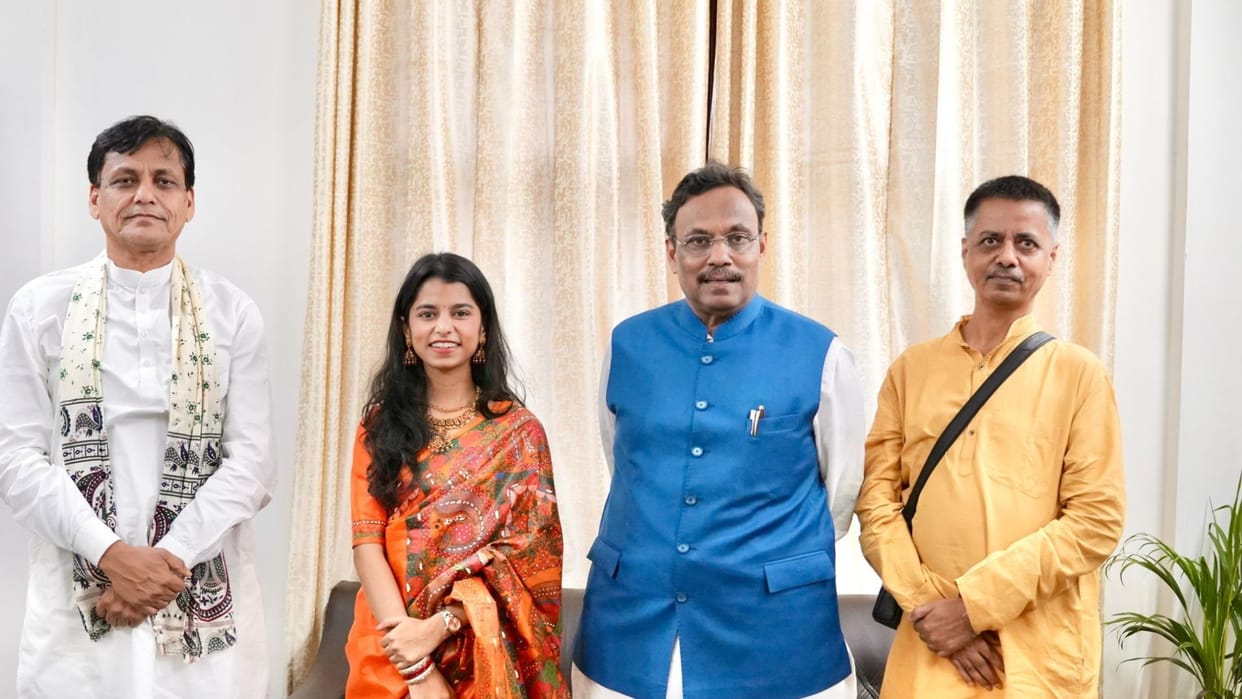 Bihar Election 2025 Maithili Thakur Meets BJP Leader Vinod Twade Contesting Scenario Vidhansabha Chunav