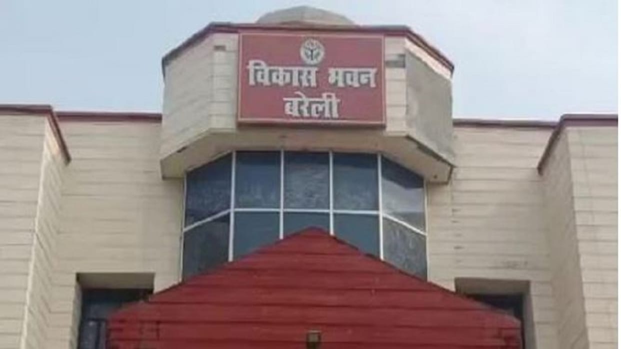 Illegal vehicle stand running in Vikas Bhawan premises in Bareilly