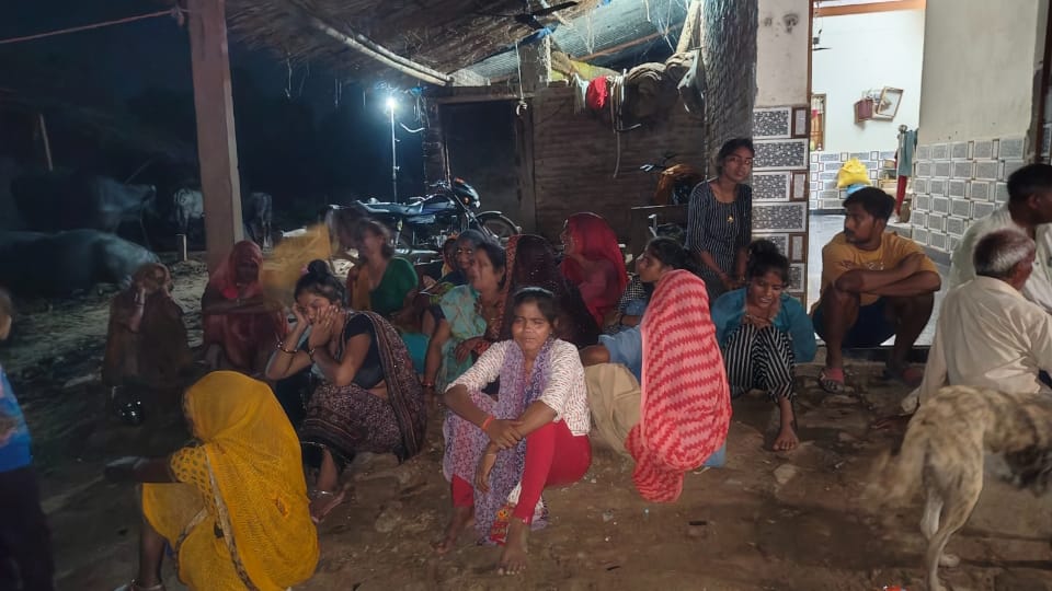 UP news 13 youths went to take bath in river out of which 12 drowned in water before immersion of idol