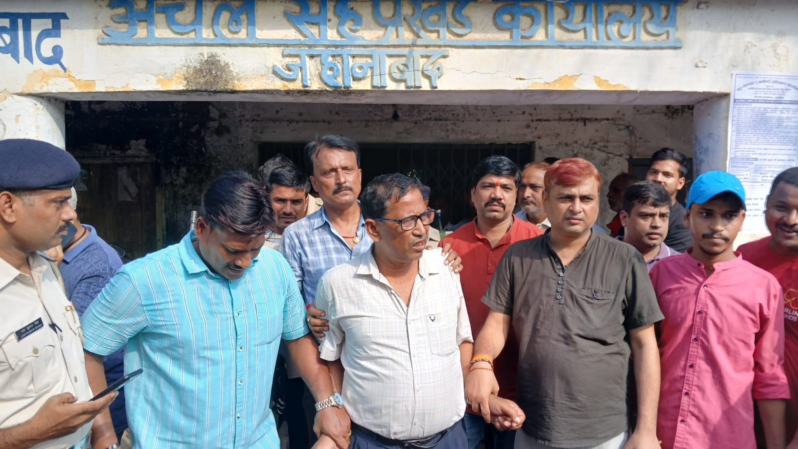 गिरफ्तार राजस्व कर्मचारी