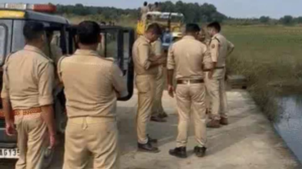Gorakhpur Murder Case: Brother Murders Sister by Drowning Her in Drain Over Love Affair