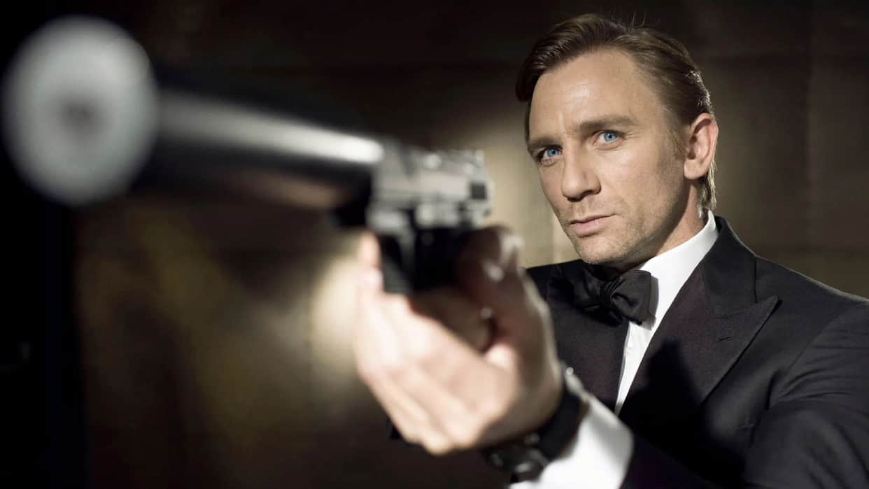 james bond guns removed from posters by amazon prime video fans criticize cultural vandalism