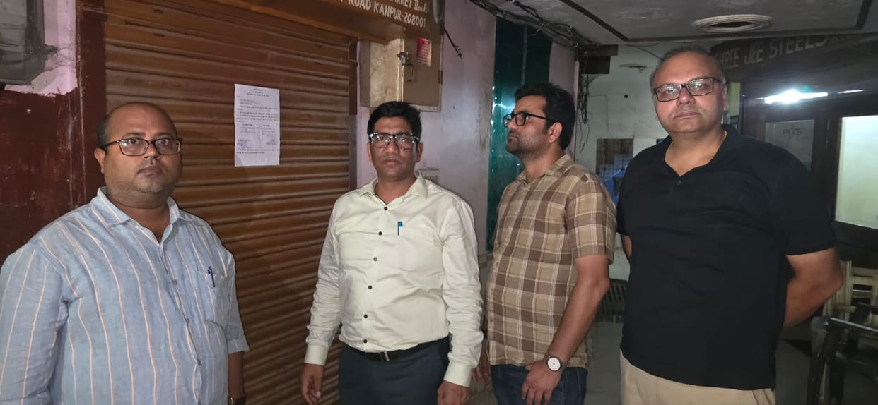 Kanpur SGST action VAT dues of 2.75 crore rupees iron traders shop sealed businessman absconding