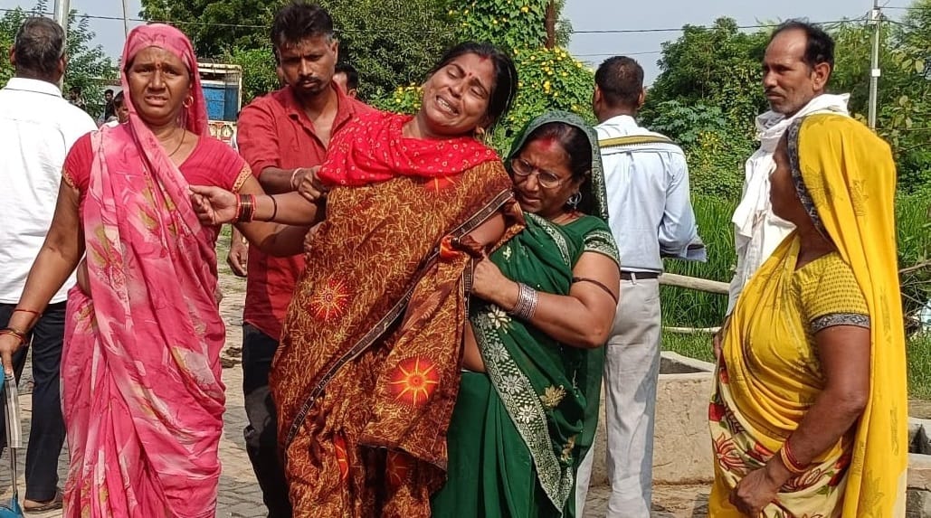 Kanpur woman found dead on cot her husband hanging from noose Disputes often arose over unknown calls