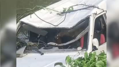 क्षतिग्रस्त पिकअप