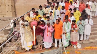Joshi Brahmin Sangh performed Ganga Puja and milk bath in Kashi