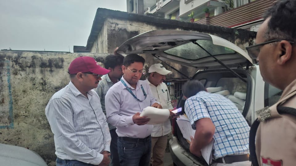Raids against adulteration in Uttarakhand continued product being tested on spot using mobile labs