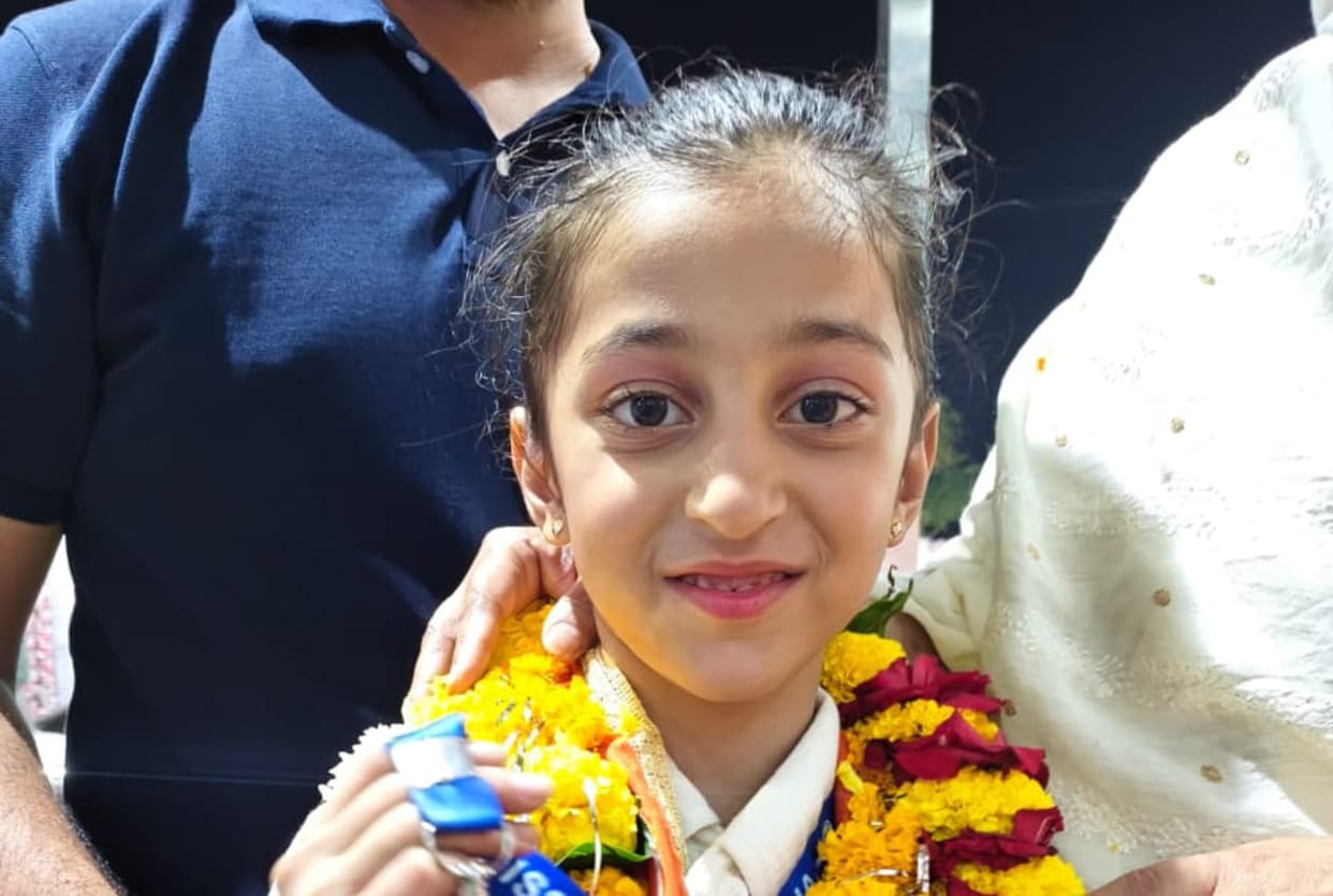 Indore: Manikarnika from Indore won the gold medal in the gymnastics competition.