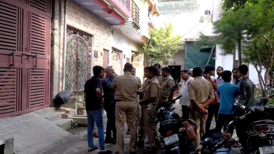 Meerut: Father-in-law attacks daughter-in-law with axe in Shastri Nagar, surrenders at police station