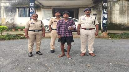 पुलिस की गिरफ्त में आरोपी