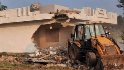 अवैध कब्जे पर चला बुलडोजर