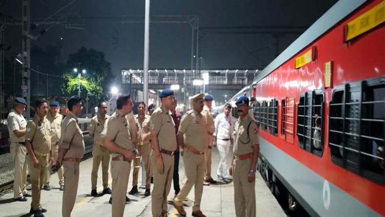 Aligarh: इटावा में बिगड़ी बच्चे की तबीयत, अलीगढ़ में रोकी ट्रेन, मौत पर हंगामा, 15 मिनट वक खड़ी रही ट्रेन