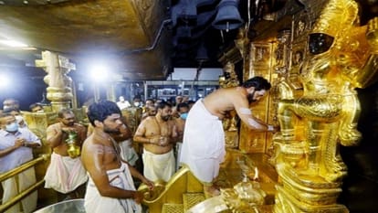 सबरीमाला में सोना चोरी मामले में एक वरिष्ठ अधिकारी को किया निलंबित
