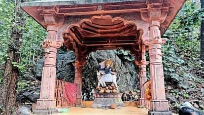 सीएम साय का जामाड़ी पाठ आश्रम का दौरा