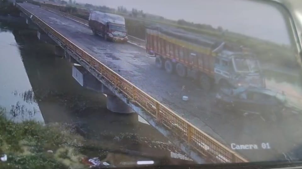 Bijnor youth and woman returning from Dubai die in road accident, brother and sister-in-law injured
