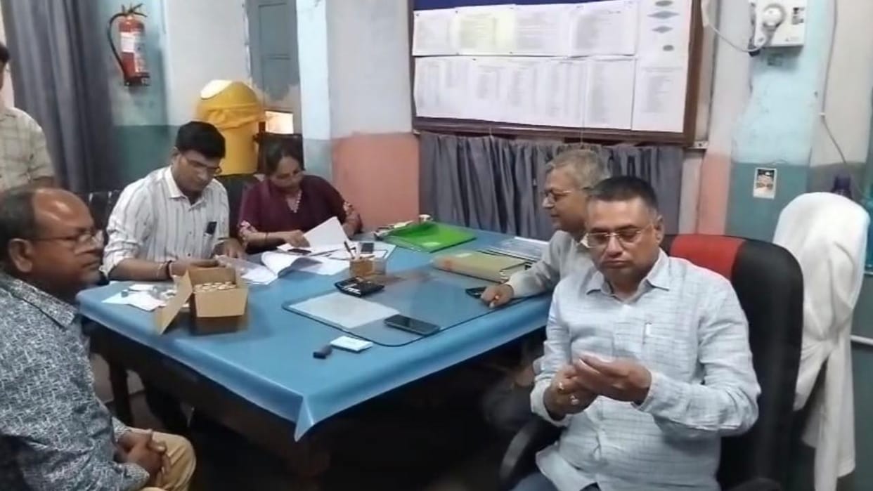 Jhansi: Details of narcotics and H-1 drugs not found, investigation ordered, 13 samples for cough syrup