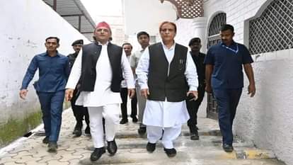 रामपुर में अखिलेश यादव और आजम खां