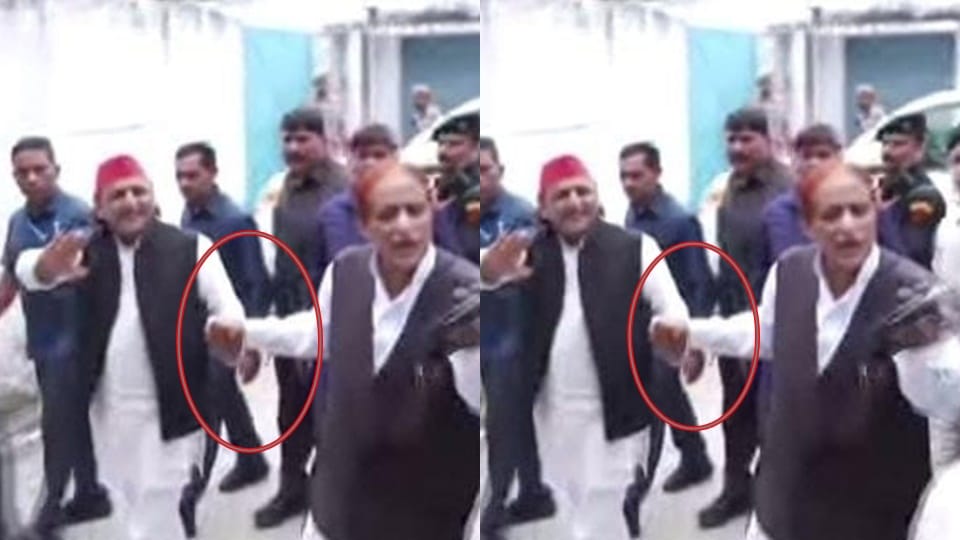 Rampur: First picture of Akhilesh and Azam Khan meeting, they walked together holding each other hands