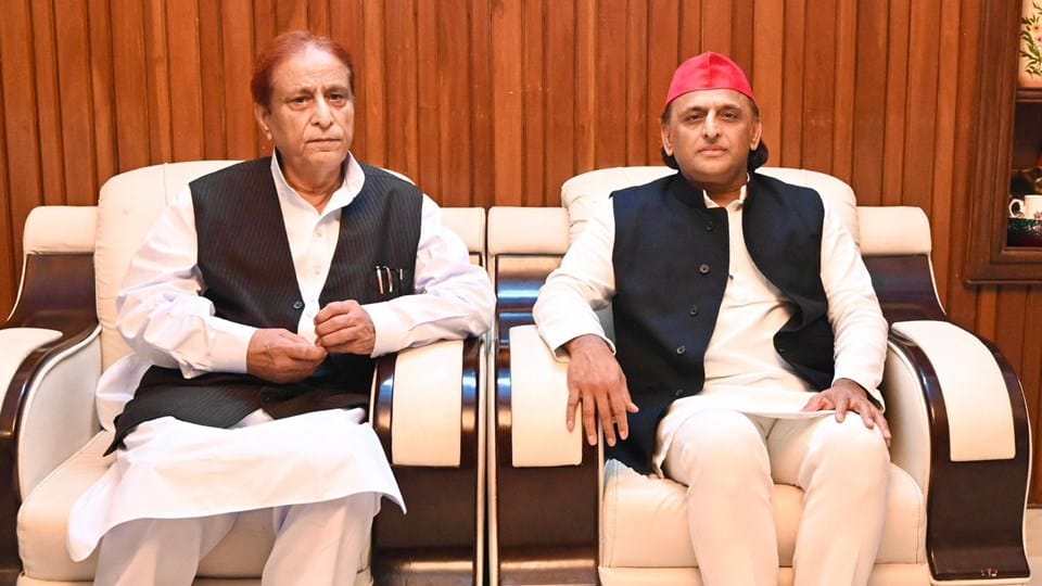Akhilesh after meeting Azam: 'What can I say about that meeting, where only emotions spoke silently'
