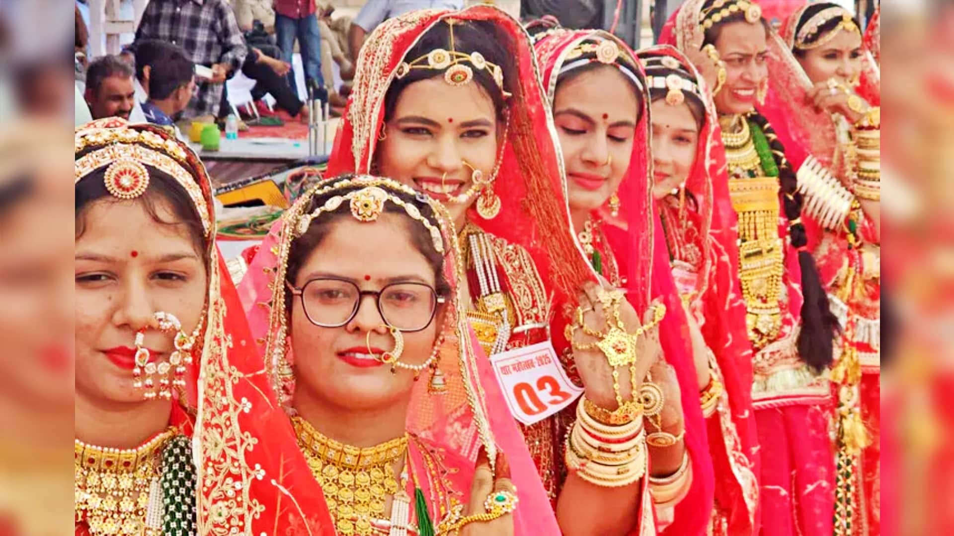 Barmer Thar Mahotsav 2025 Nakshatri became 'Thar Sundari 2025' and Dharmendra Dabi became 'Tharshree 2025'