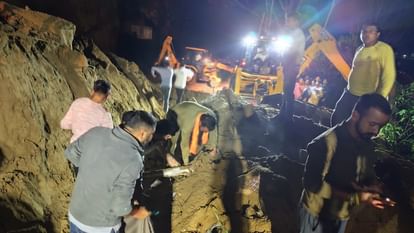 Accident in Bilaspur of Himachal during heavy rains Rocks fell on bus from a mountain many dead one missing