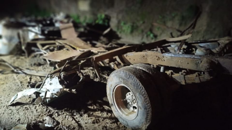 Accident in Bilaspur of Himachal during heavy rains Rocks fell on bus from a mountain many dead one missing
