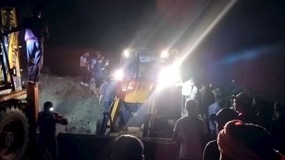 Accident in Bilaspur of Himachal during heavy rains Rocks fell on bus from a mountain many dead one missing
