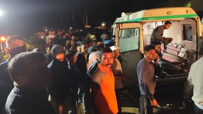 Accident in Bilaspur of Himachal during heavy rains Rocks fell on bus from a mountain many dead one missing