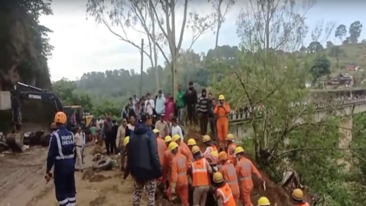 Bilaspur Bus Accident: Body of missing child found in bus accident, death toll reaches 16