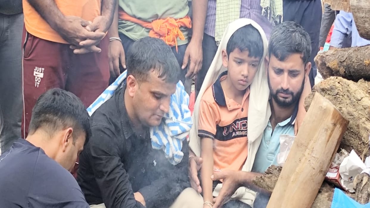 Bilaspur Bus Accident: Shaurya survived the accident safely, his mother, Aayushi kept calling out for her fath