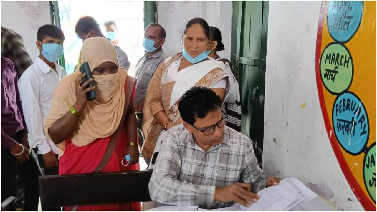 Seven people died of fever in Rasiyakhanpur Village Pilibhit